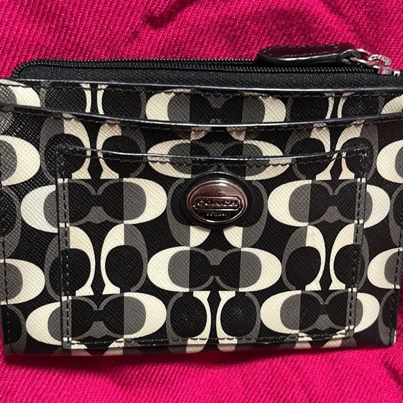 Coach Wallet NWOT - Picture 3 of 4